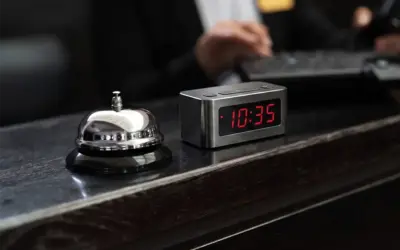 Cómo registrar y pagar las horas extras en hostelería según el convenio de Baleares